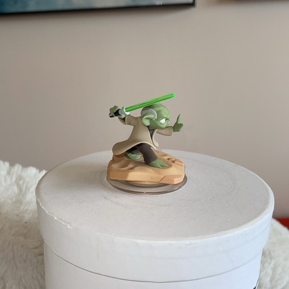 Disneys Star Wars Yoda action figure Only displayed unboxed not been played with - Picture 5 of 5